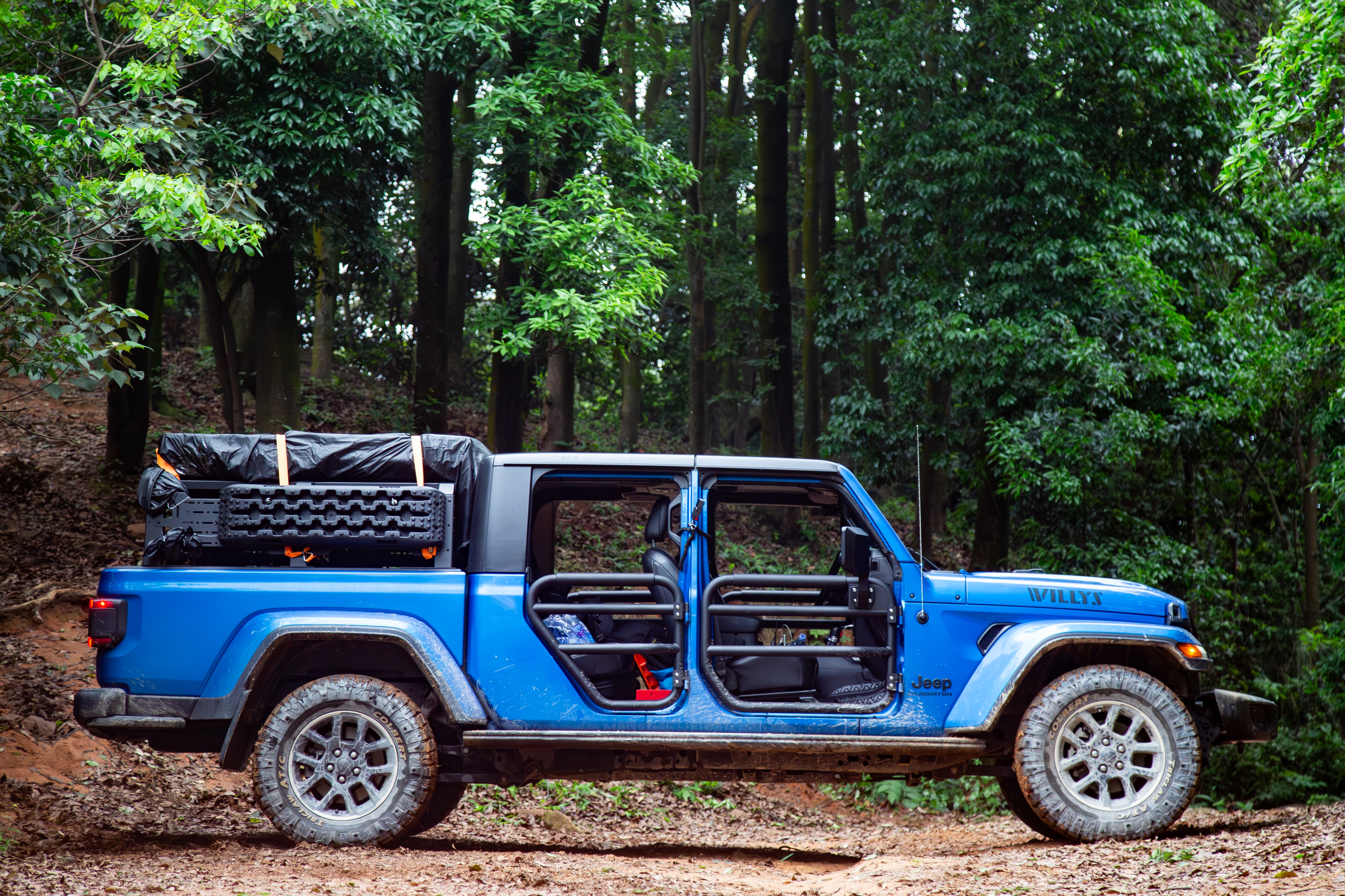Conquer the Wild: How SD1 Tube Doors Transform Your Gladiator's Off-Ro