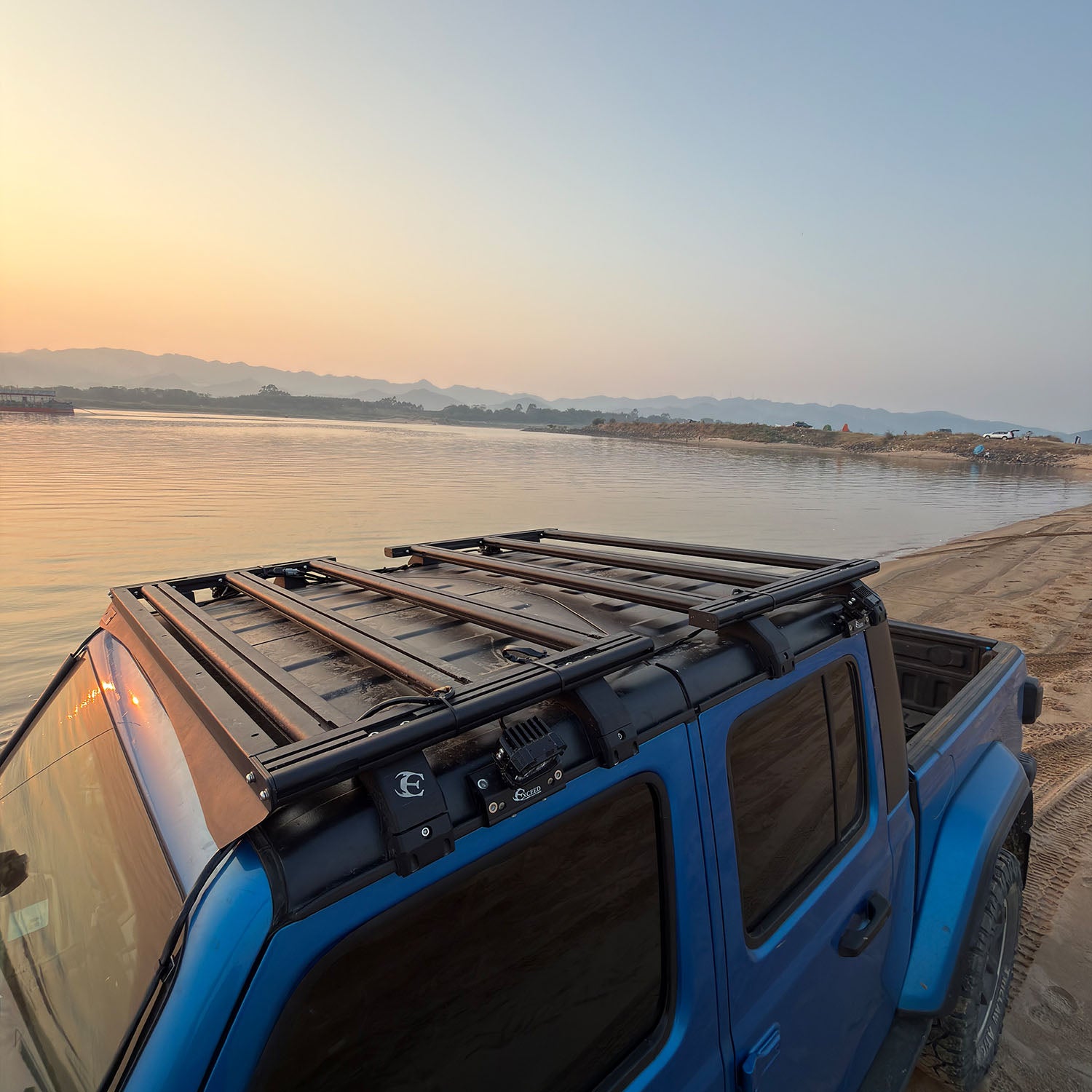 Extruded Aluminum Luggage Rack